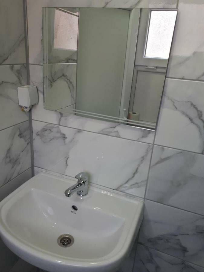 Štip Edelweiss Hostel מראה חיצוני תמונה